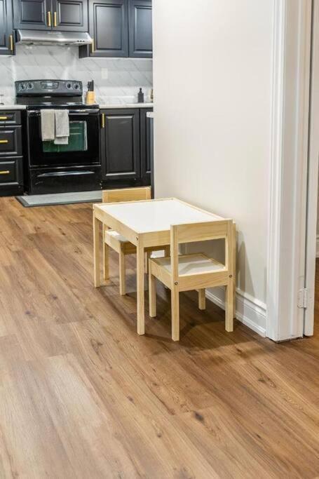 Spacious Basement Мисисага Екстериор снимка