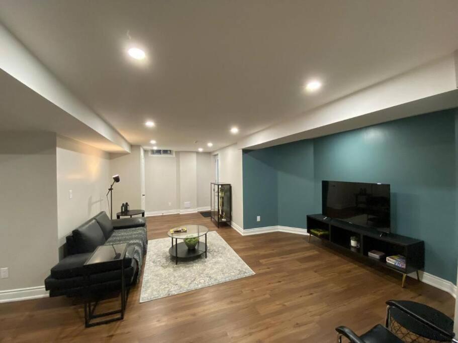 Spacious Basement Мисисага Екстериор снимка
