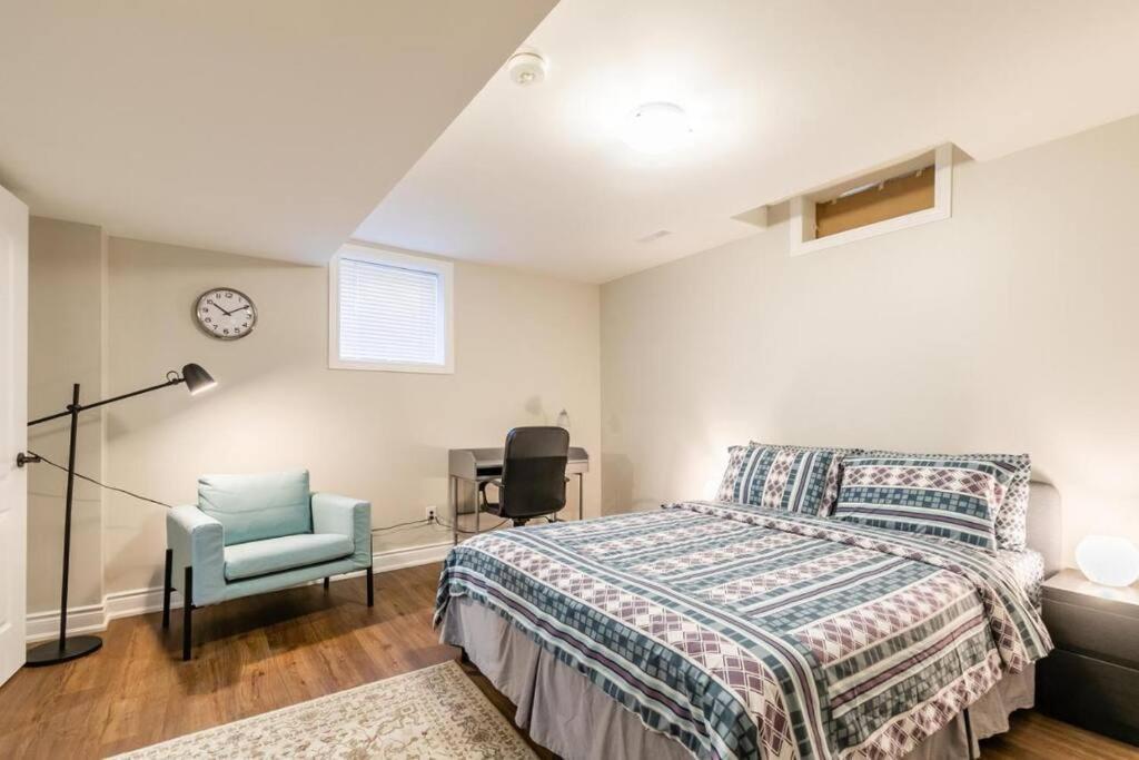 Spacious Basement Мисисага Екстериор снимка